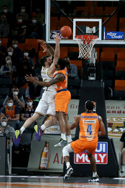 因为只有强 因为只有强